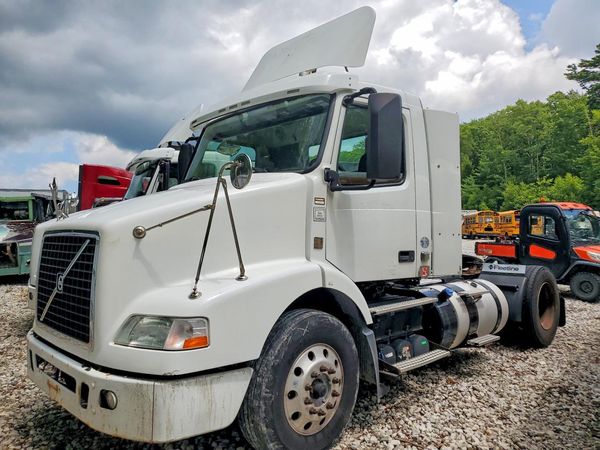 2014 VOLVO VN