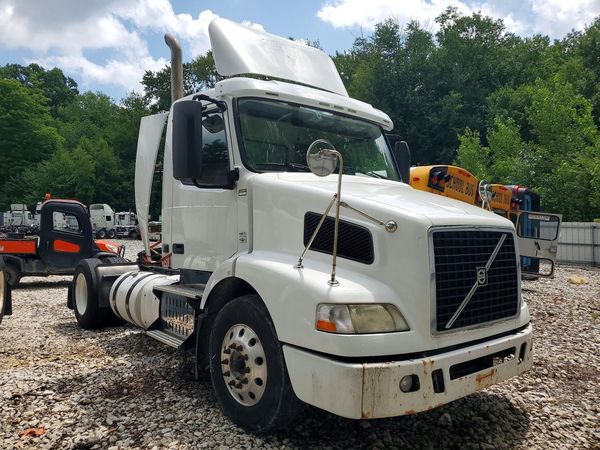 2014 VOLVO VN