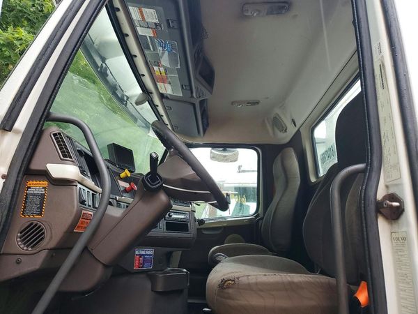 2014 VOLVO VN