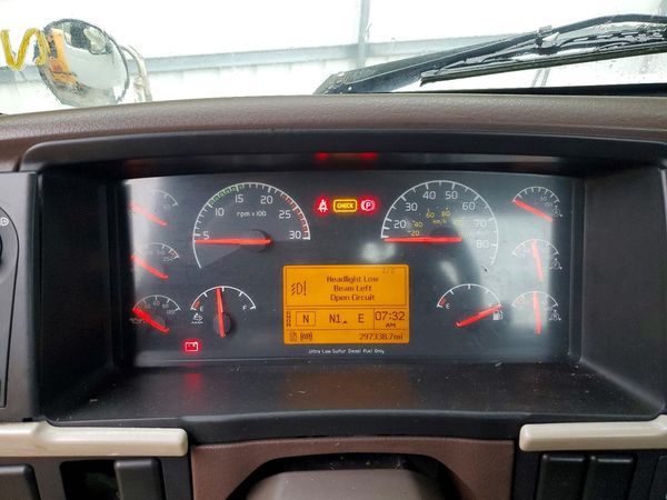 2014 VOLVO VN