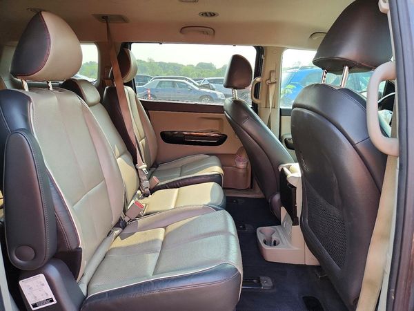 2016 KIA SEDONA EX - Middle level