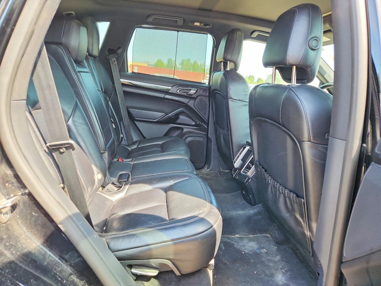 2017 PORSCHE CAYENNE