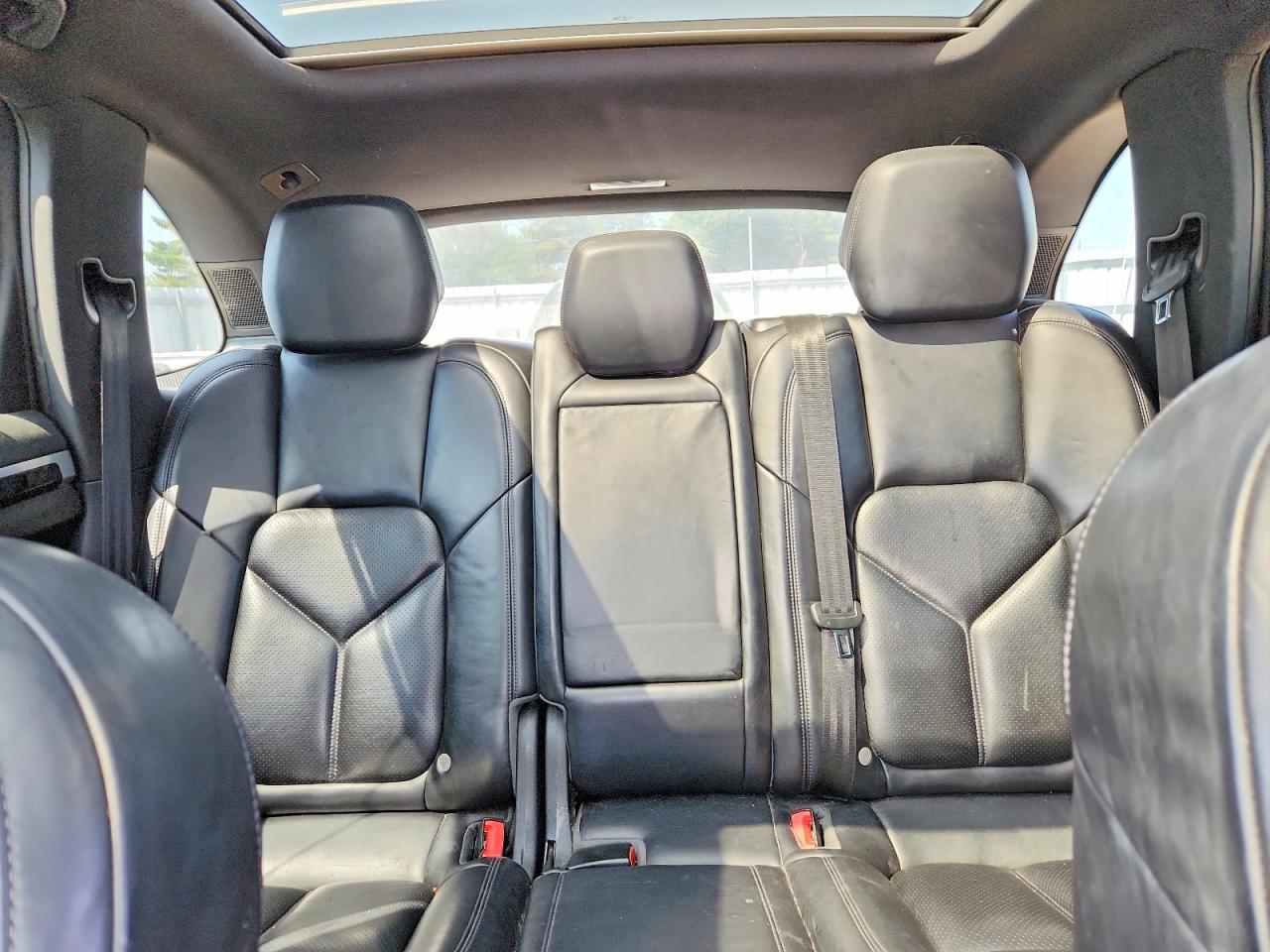 2017 PORSCHE CAYENNE