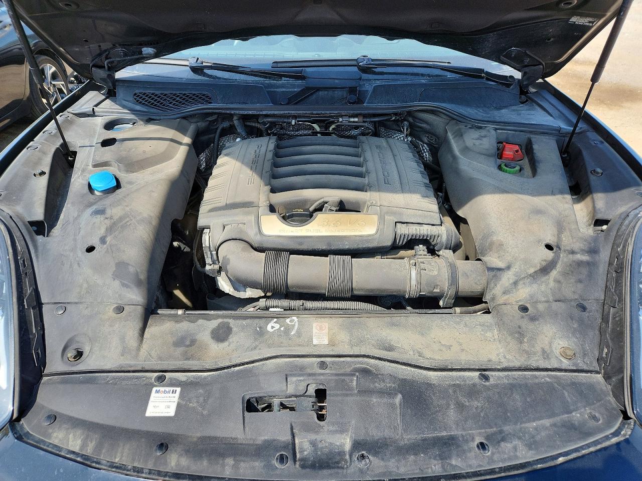 2017 PORSCHE CAYENNE