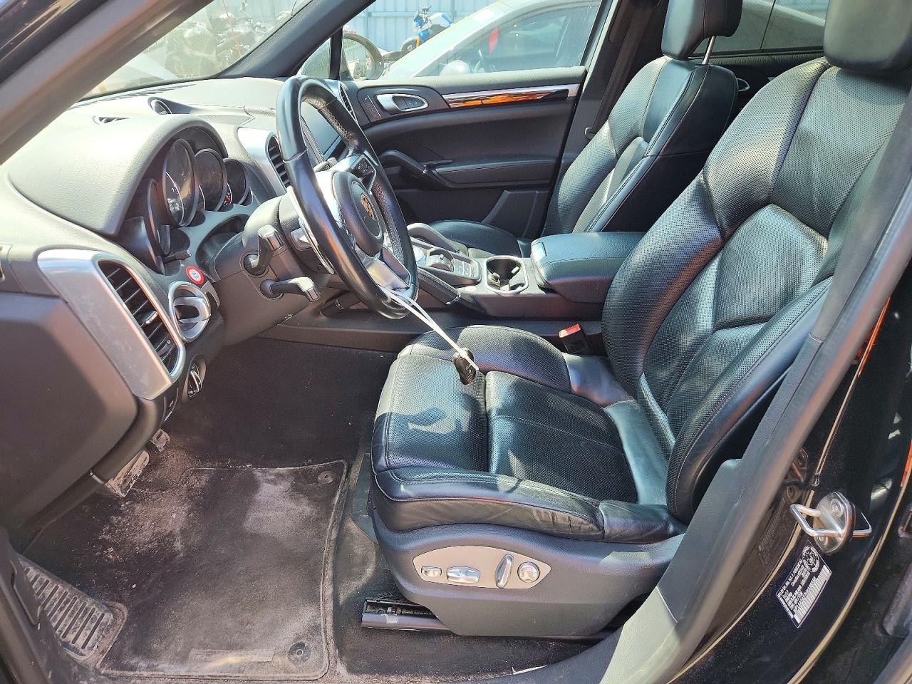 2017 PORSCHE CAYENNE