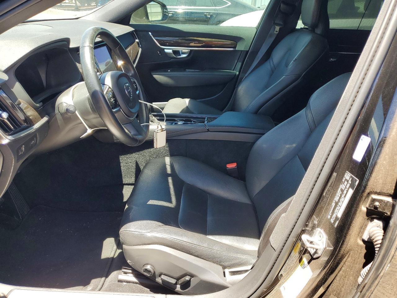 2019 VOLVO S90 Momentum