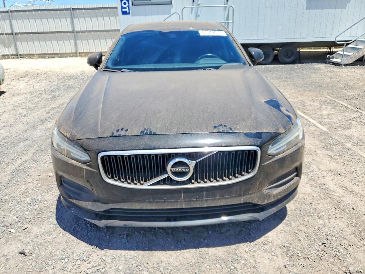 2019 VOLVO S90 Momentum