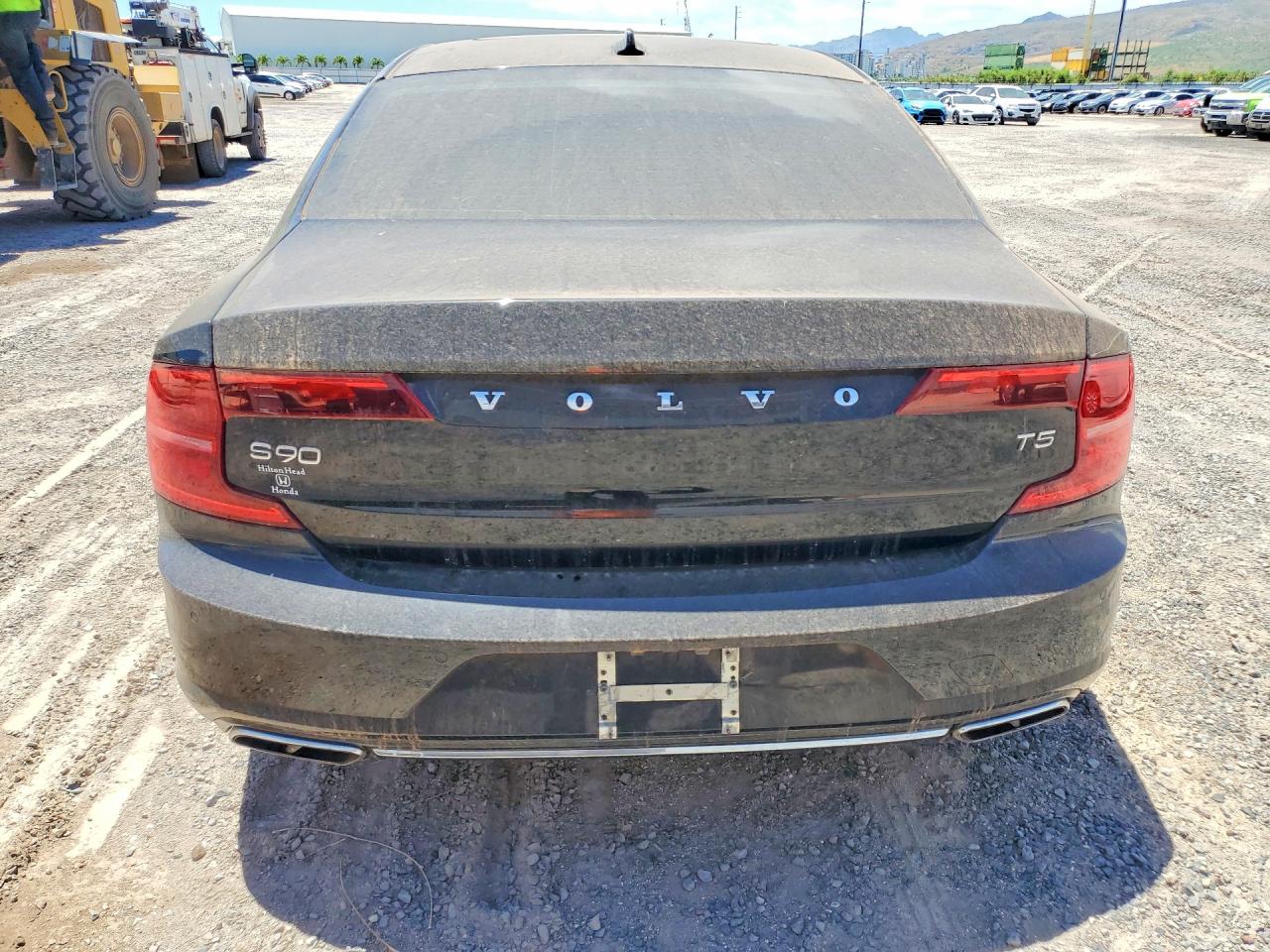 2019 VOLVO S90 Momentum