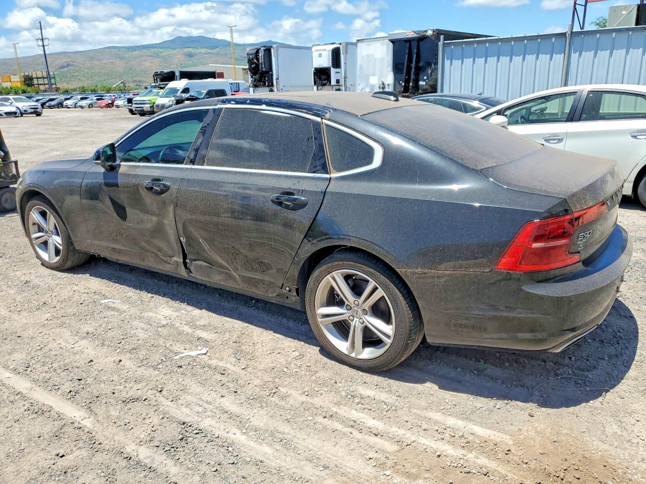 2019 VOLVO S90 Momentum