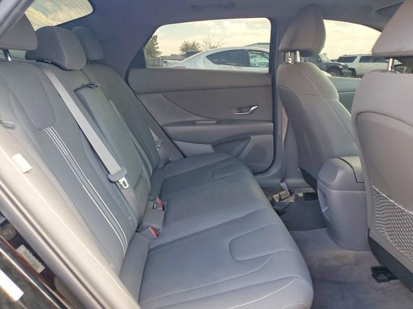 2024 HYUNDAI ELANTRA SEL w/ Convenience Pkg