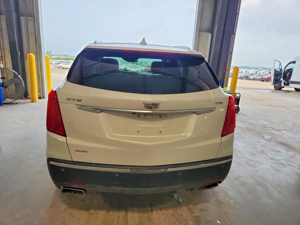 2017 CADILLAC XT5 Luxury
