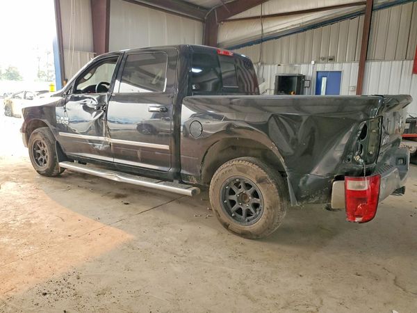 2018 RAM 1500 SLT CREW CAB 4X4