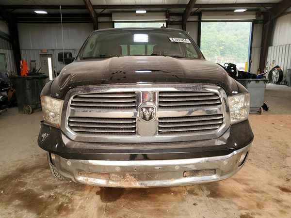 2018 RAM 1500 SLT CREW CAB 4X4