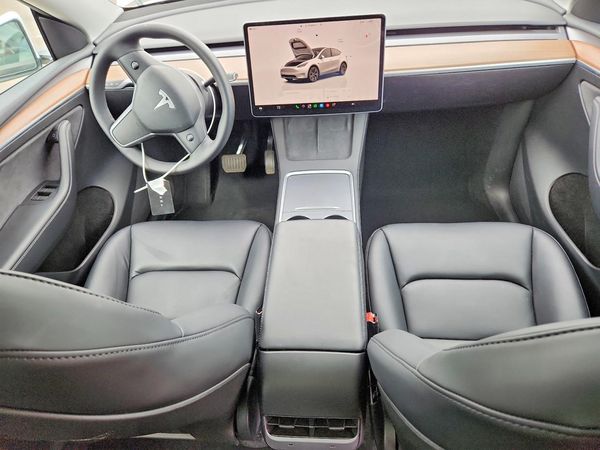 2024 TESLA MODEL Y
