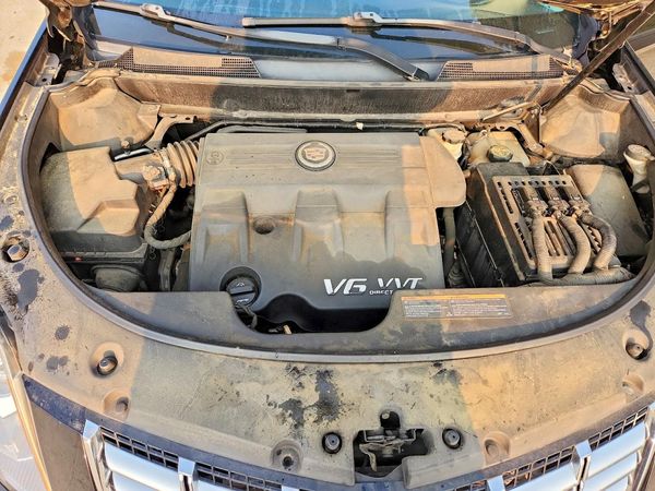 2013 CADILLAC SRX Base — Engine bay