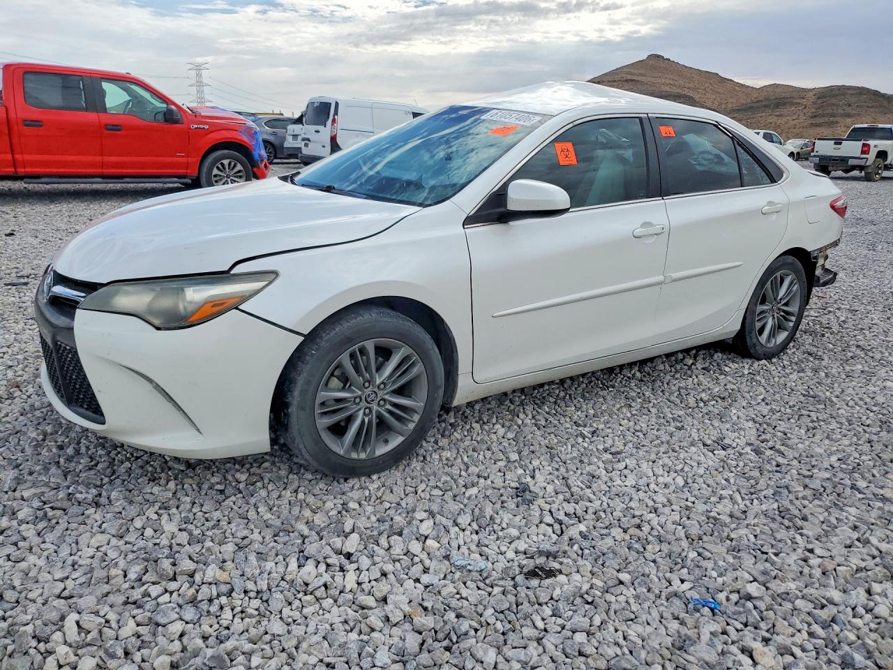 2017 TOYOTA CAMRY LE/SE/XLE/XSE — Front 3/4