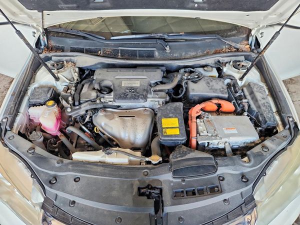 2015 TOYOTA CAMRY SOLA Hybrid — Engine bay