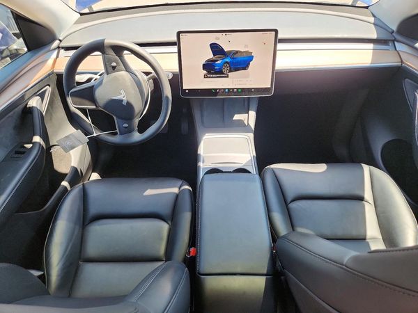 2024 TESLA MODEL Y