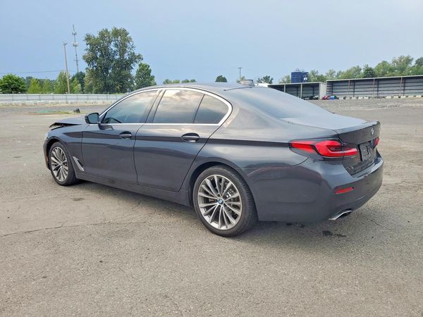 2021 BMW 530