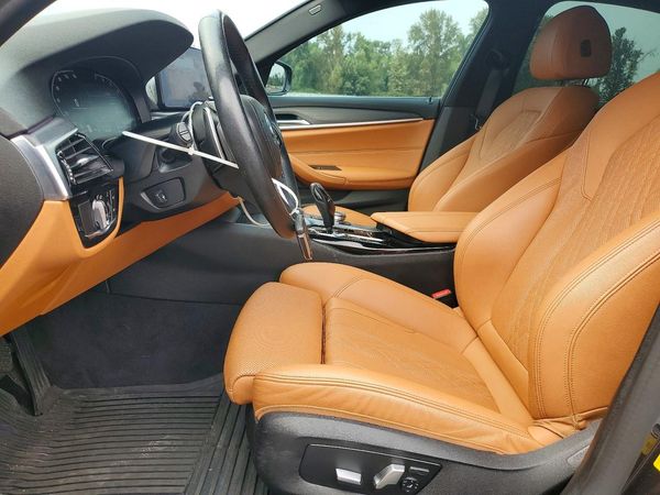 2021 BMW 530