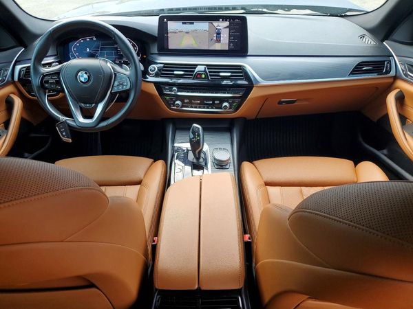 2021 BMW 530