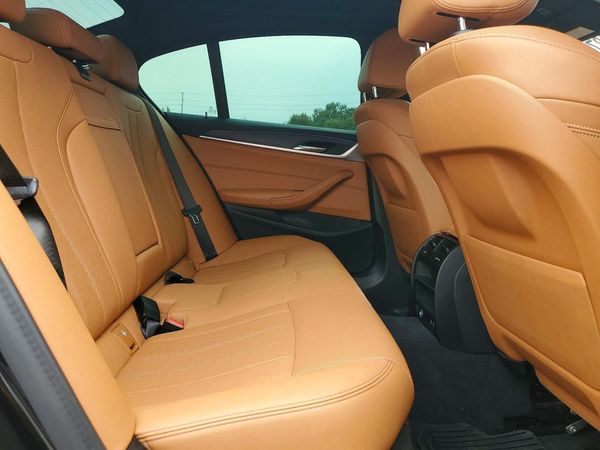 2021 BMW 530