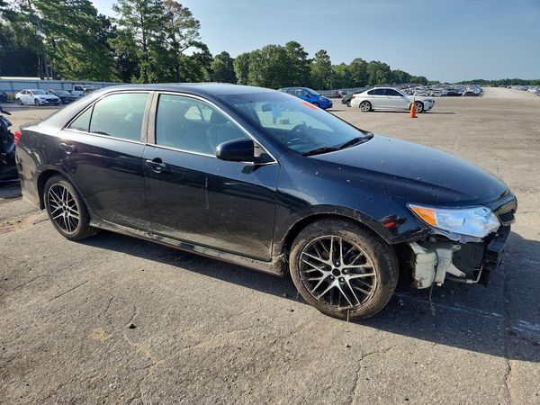2014 TOYOTA CAMRY