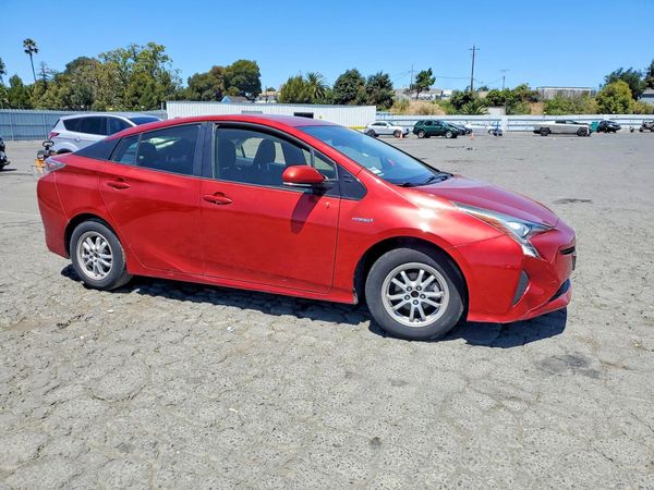 2016 TOYOTA PRIUS