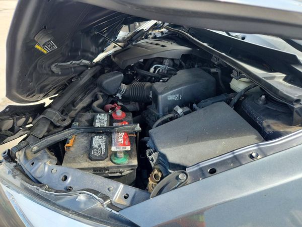 2017 TOYOTA COROLLA — Engine bay