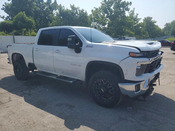 2025 CHEVROLET SILVERADO LT — Passenger 3/4