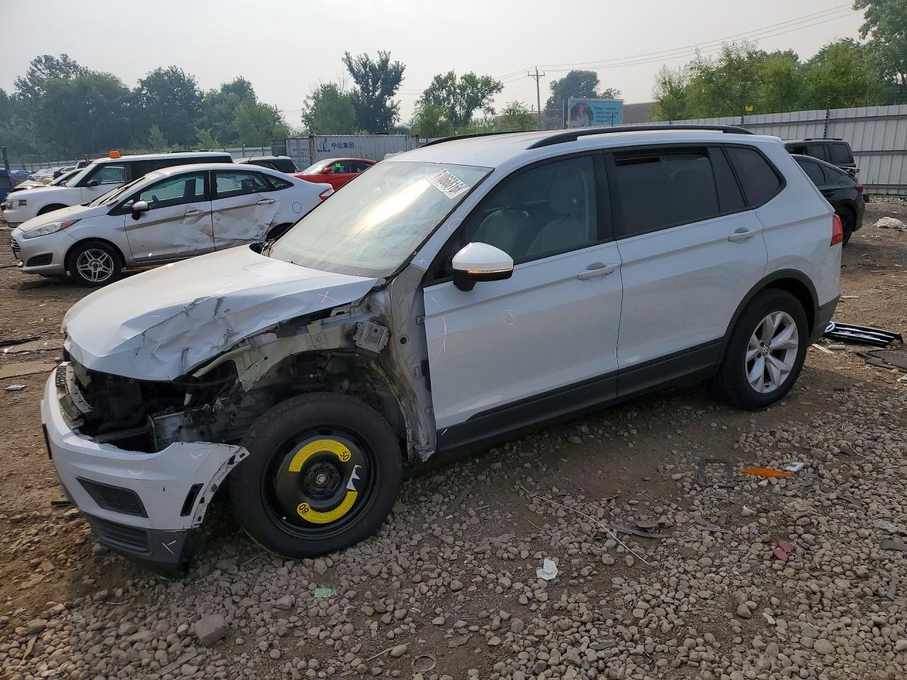 2019 VOLKSWAGEN TIGUAN 4Motion S — Front 3/4