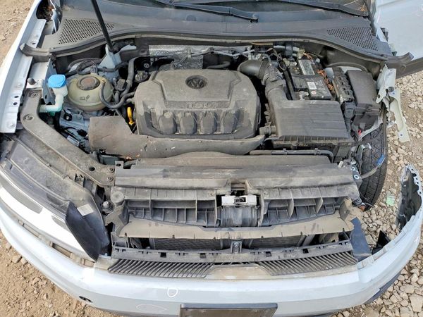2019 VOLKSWAGEN TIGUAN 4Motion S — Engine bay