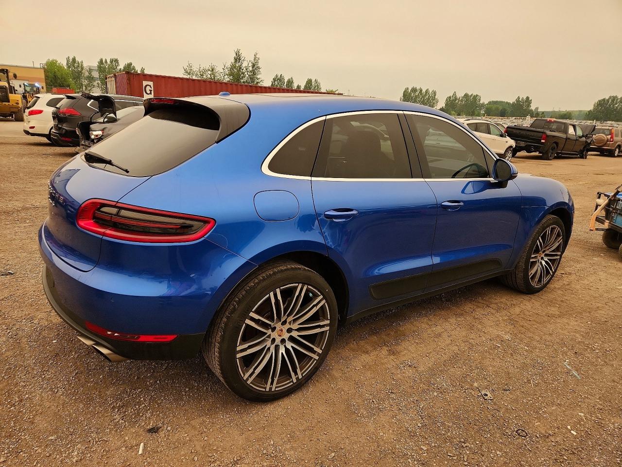 2016 PORSCHE MACAN