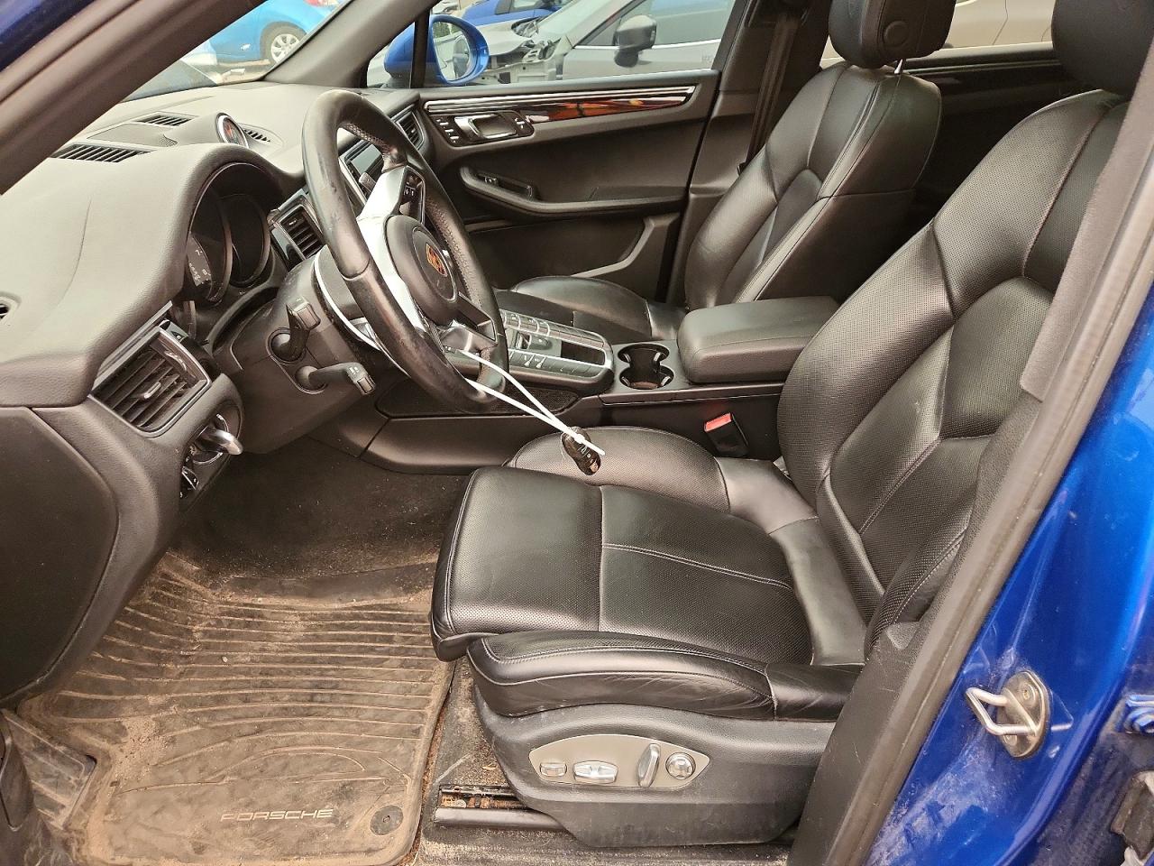 2016 PORSCHE MACAN
