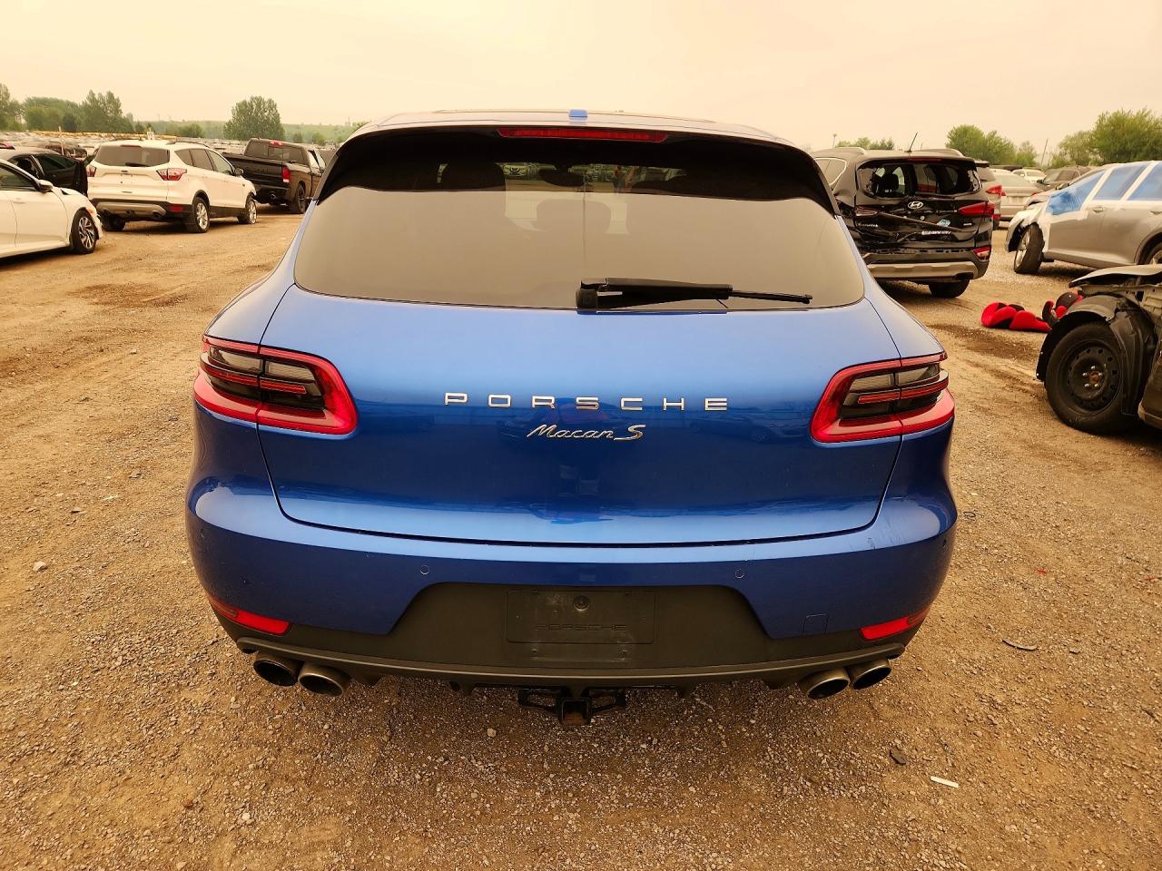 2016 PORSCHE MACAN