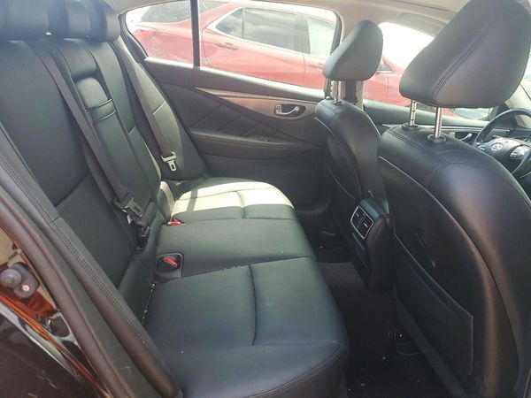 2015 INFINITI Q50