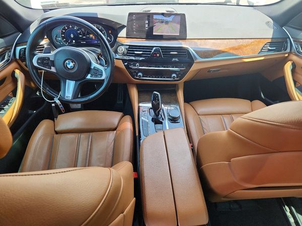2019 BMW 530
