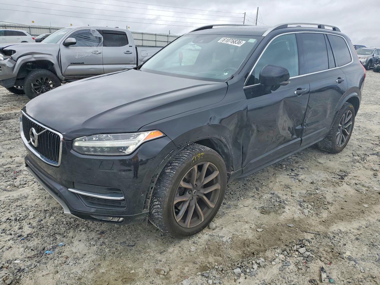 2019 VOLVO XC90 Momentum