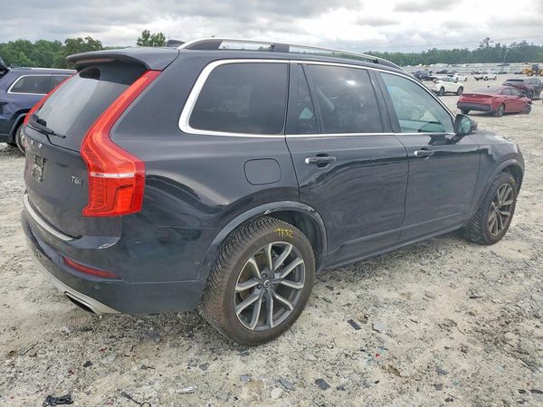 2019 VOLVO XC90 Momentum