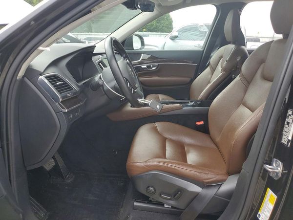 2019 VOLVO XC90 Momentum