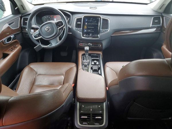 2019 VOLVO XC90 Momentum