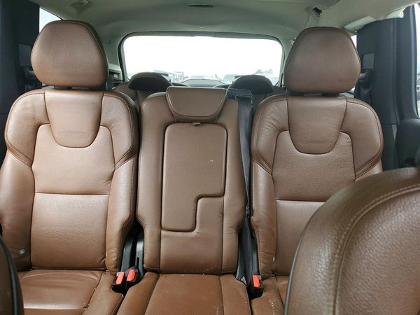 2019 VOLVO XC90 Momentum