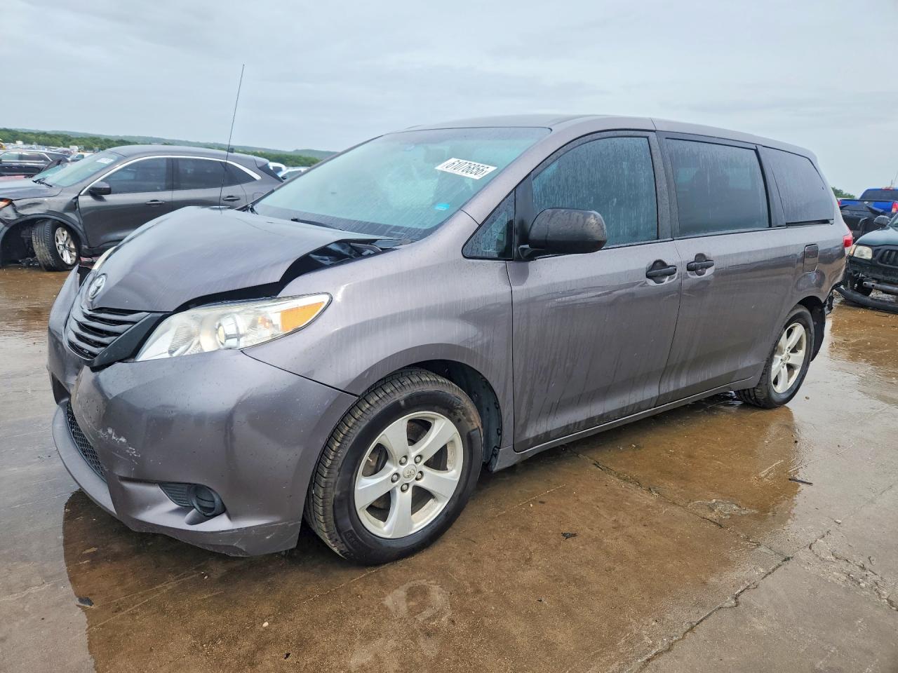 2014 TOYOTA SIENNA