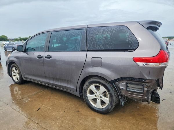 2014 TOYOTA SIENNA