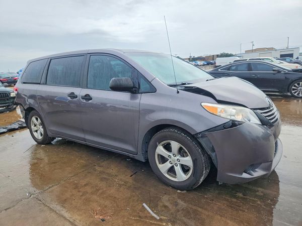 2014 TOYOTA SIENNA