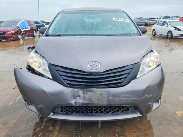 2014 TOYOTA SIENNA