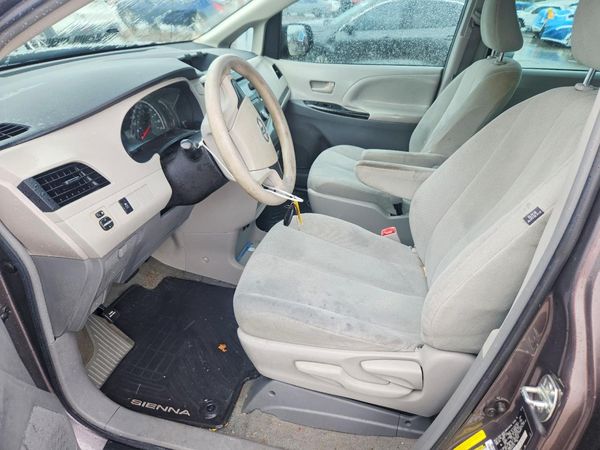 2014 TOYOTA SIENNA