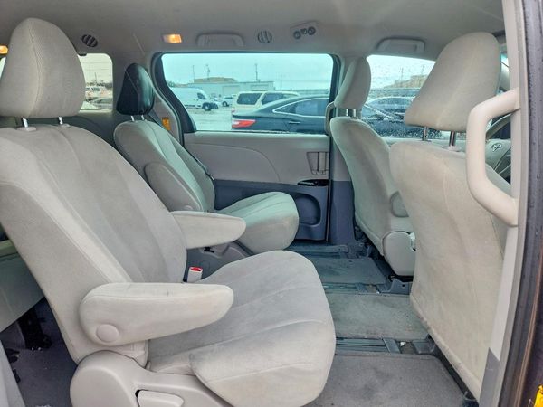 2014 TOYOTA SIENNA