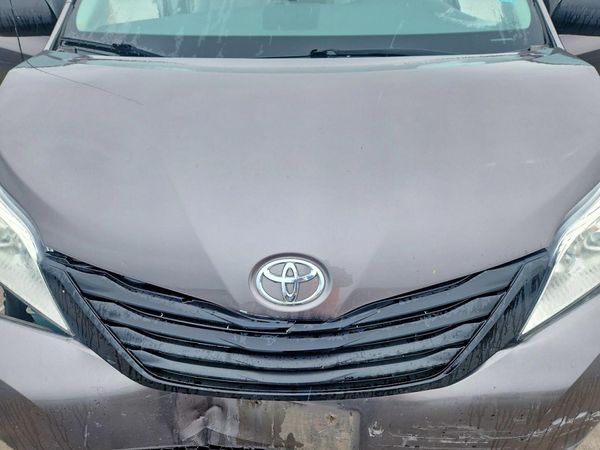 2014 TOYOTA SIENNA