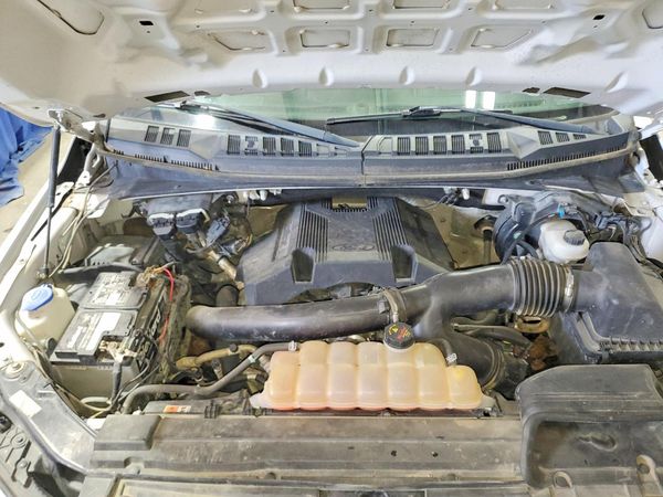 2019 FORD F150 — Engine bay